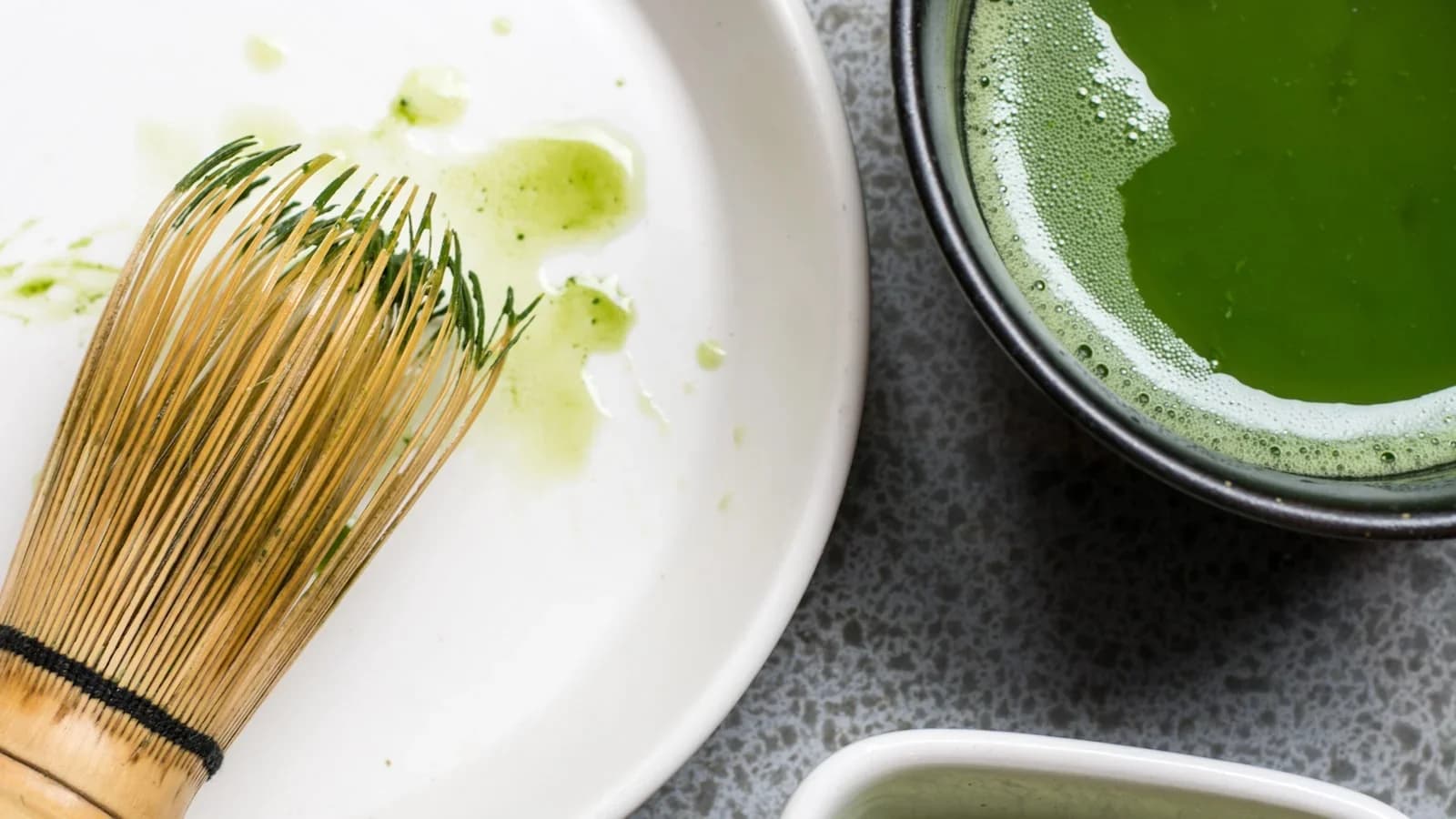 Qu'est-ce que le matcha ? Guide complet de la poudre verte japonaise
